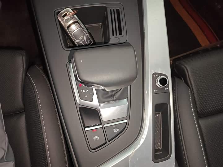 Фото 7 - Audi A4L