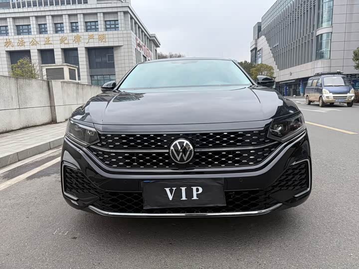 Фото 1 - Volkswagen Passat