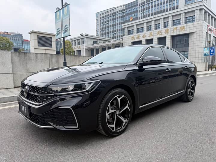 Фото 2 - Volkswagen Passat