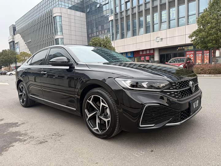 Фото 3 - Volkswagen Passat