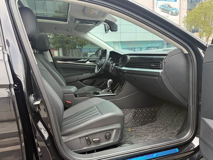 Фото 7 - Volkswagen Passat