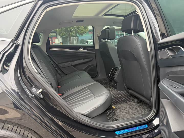 Фото 8 - Volkswagen Passat