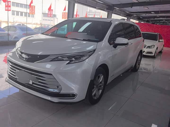 Фото 1 - Toyota Sienna