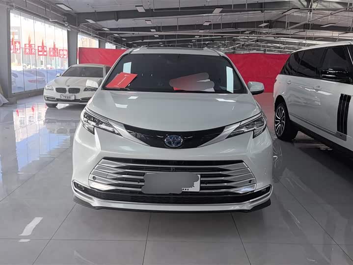 Фото 2 - Toyota Sienna