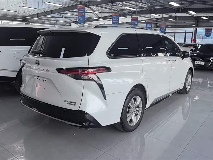 Фото 3 - Toyota Sienna