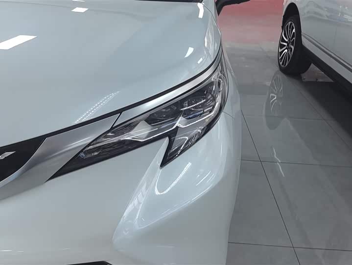 Фото 5 - Toyota Sienna