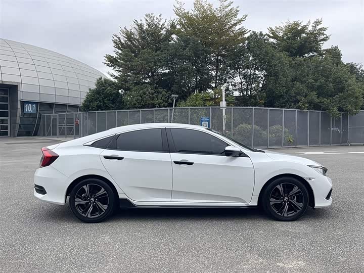 Фото 4 - Honda Civic