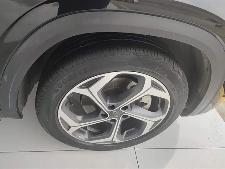 Фото 6 - Geely Monjaro