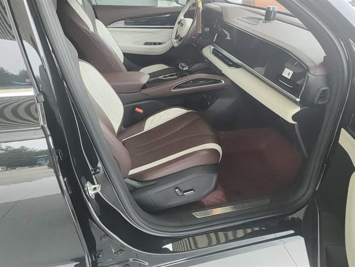 Фото 8 - Geely Monjaro