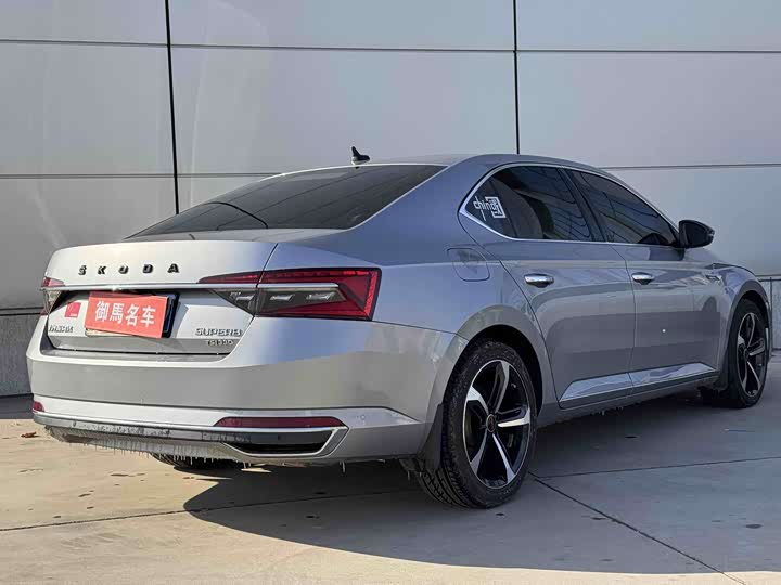 Фото 4 - Skoda Superb