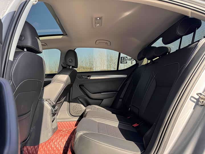 Фото 8 - Skoda Superb