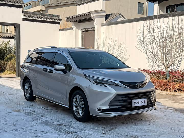 Фото 3 - Toyota Sienna