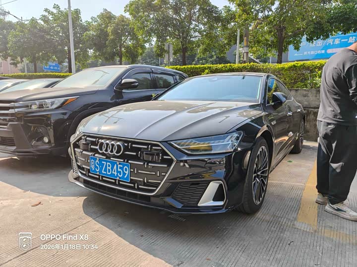 Фото 1 - Audi A7L