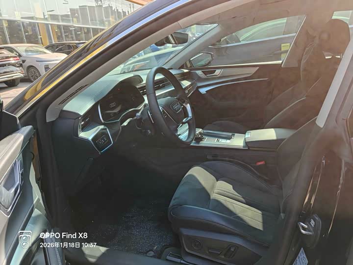 Фото 2 - Audi A7L