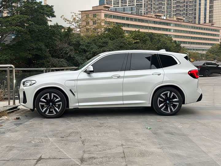 Фото 3 - BMW iX3