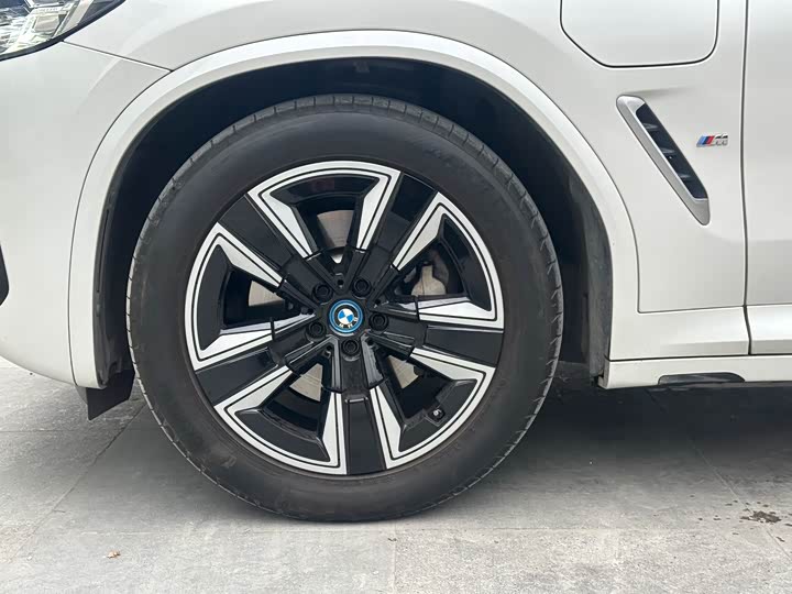 Фото 4 - BMW iX3