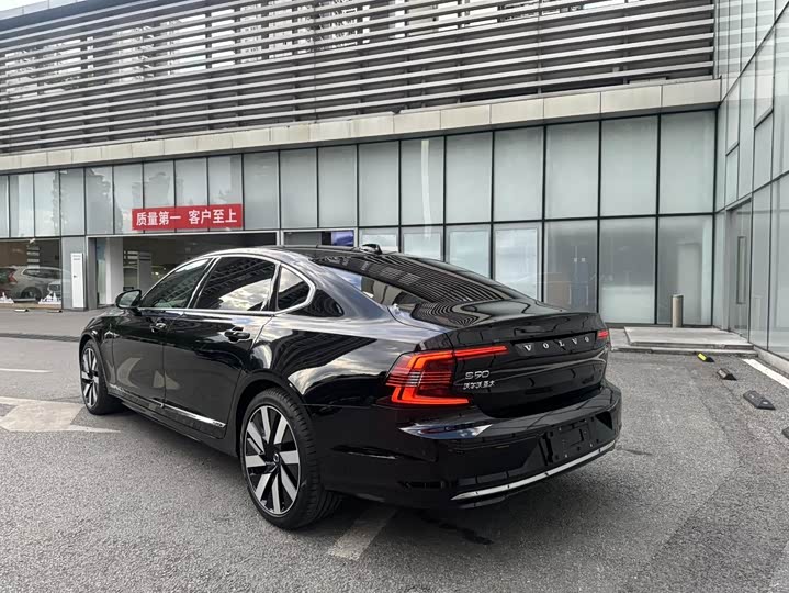 Фото 9 - Volvo S90 Hybrid