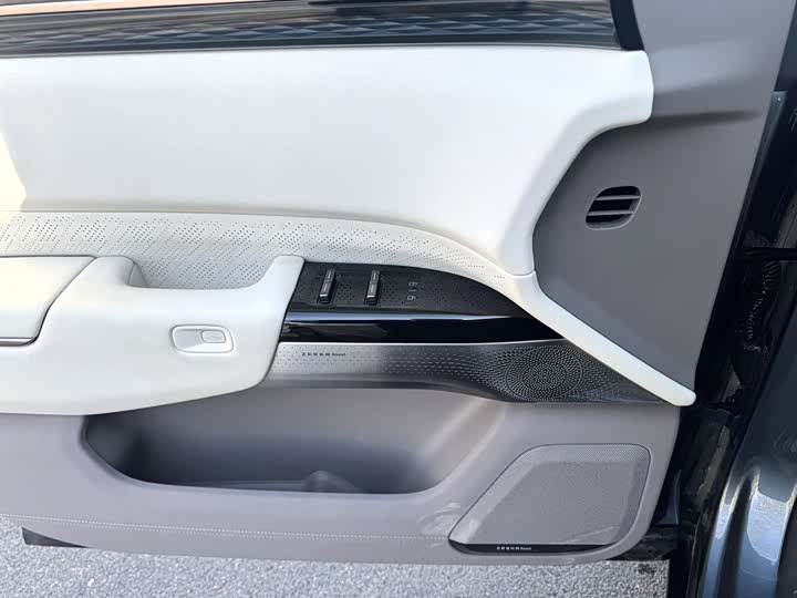 Фото 6 - Zeekr 7X