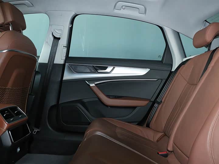 Фото 8 - Audi A6L