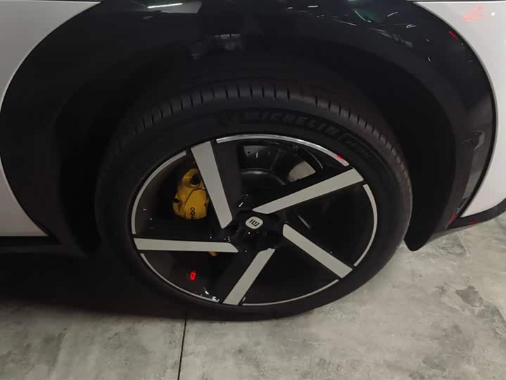 Фото 6 - Xiaomi YU7