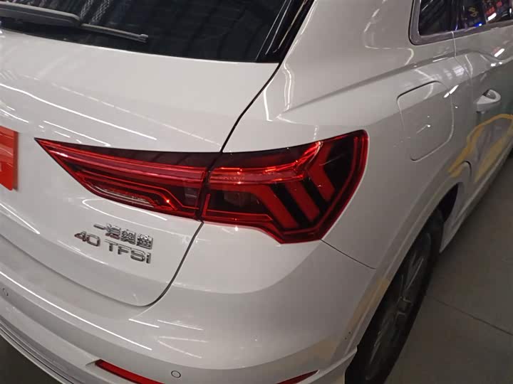 Фото 8 - Audi Q3