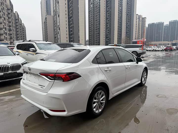 Фото 4 - Toyota Corolla