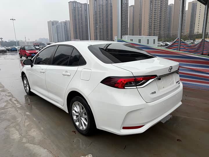 Фото 6 - Toyota Corolla