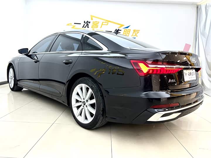 Фото 4 - Audi A6L