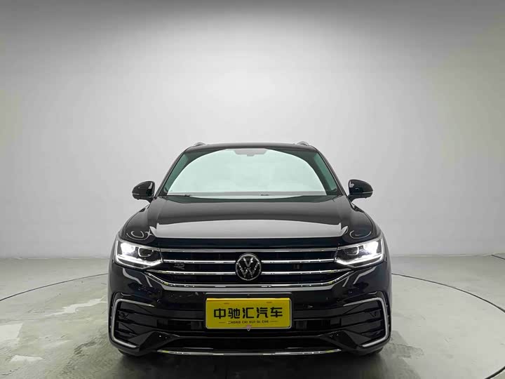 Фото 2 - Volkswagen Tiguan L Pro