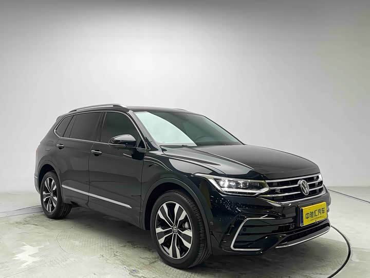 Фото 3 - Volkswagen Tiguan L Pro