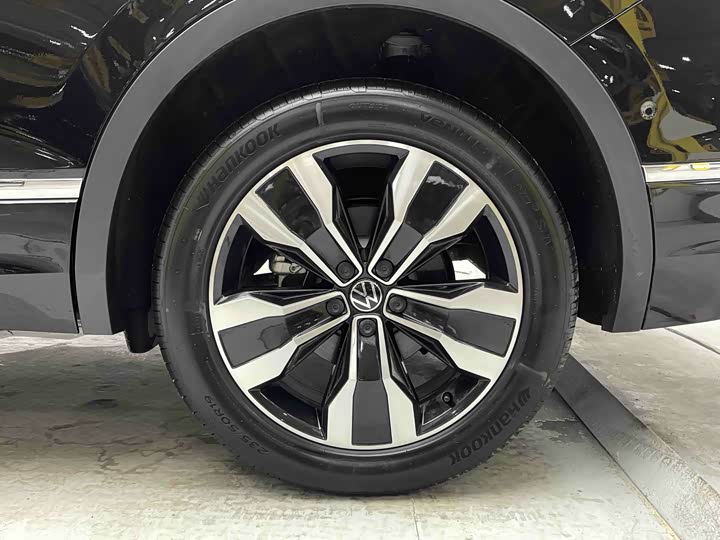 Фото 6 - Volkswagen Tiguan L Pro