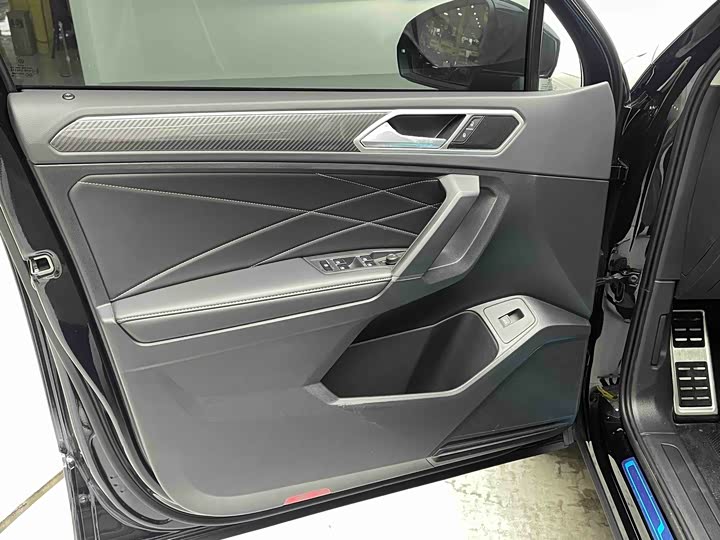 Фото 8 - Volkswagen Tiguan L Pro