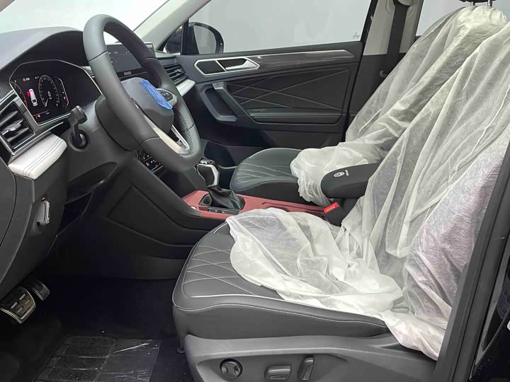 Фото 9 - Volkswagen Tiguan L Pro