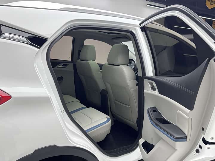 Фото 9 - BYD Yuan Pro