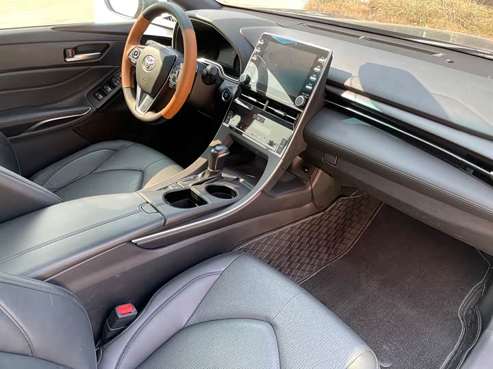 Фото 8 - Toyota Avalon