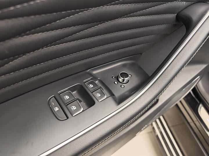 Фото 9 - Hongqi HS5