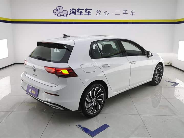 Фото 3 - Volkswagen Golf