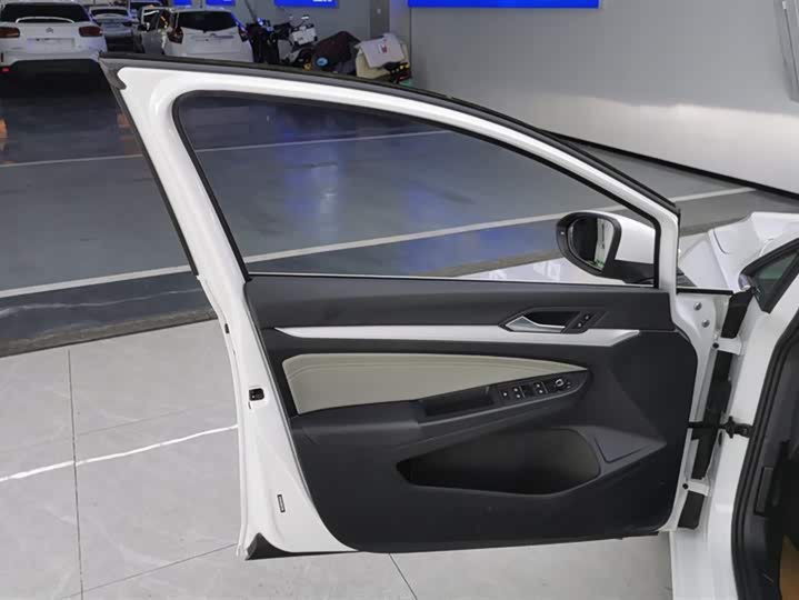 Фото 7 - Volkswagen Golf