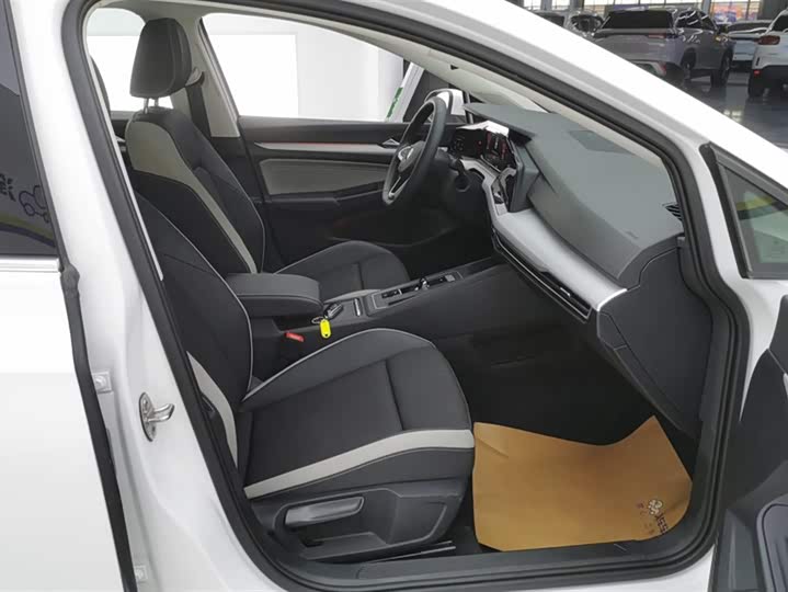 Фото 8 - Volkswagen Golf