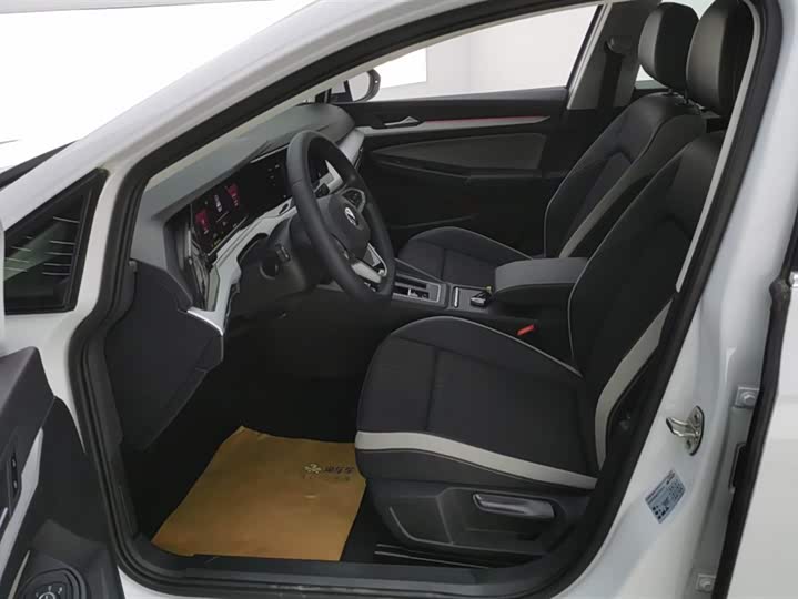 Фото 9 - Volkswagen Golf