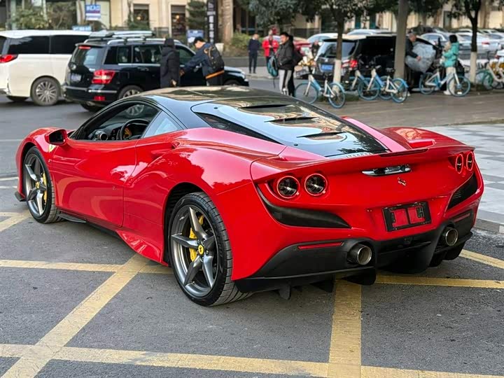 Фото 4 - Ferrari F8