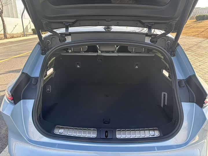 Фото 8 - Nio ET5T