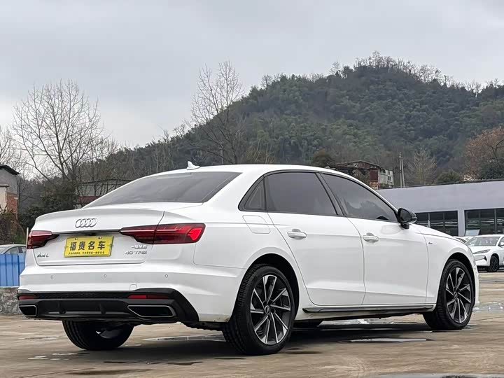 Фото 4 - Audi A4L