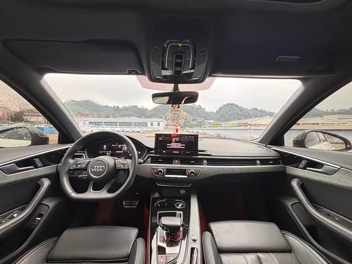 Фото 8 - Audi A4L