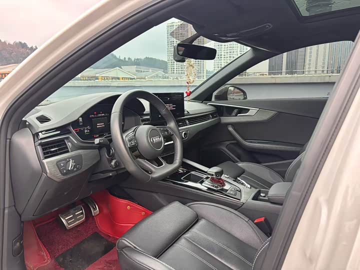 Фото 9 - Audi A4L