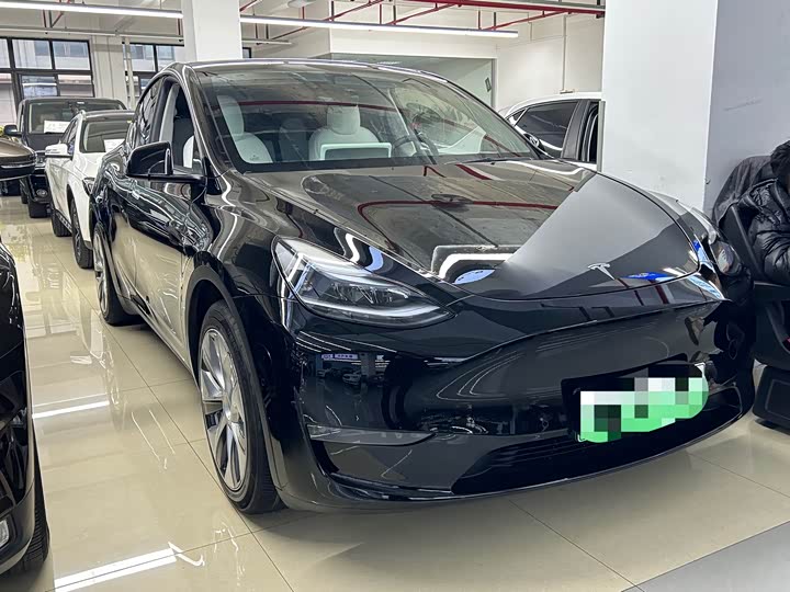 Фото 1 - Tesla Model Y