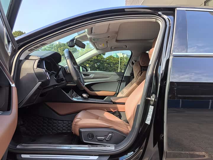 Фото 4 - Audi A6L