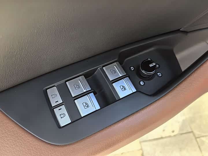 Фото 7 - Audi A6L