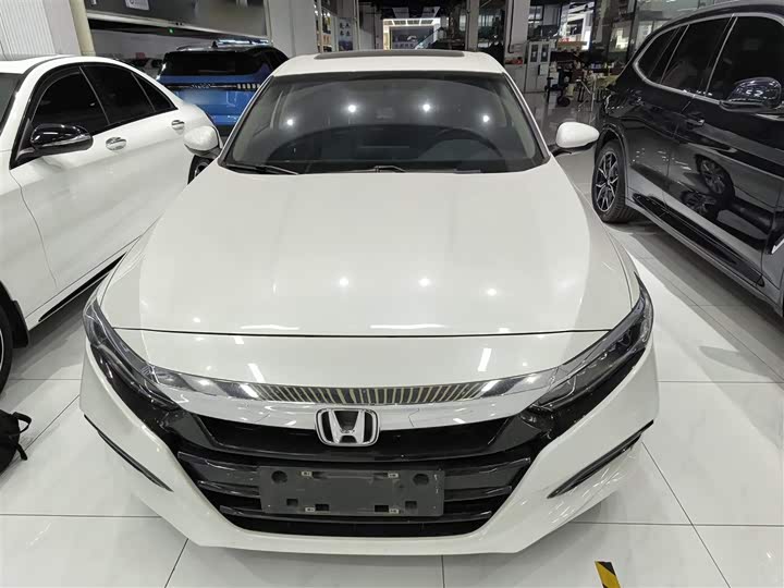 Фото 3 - Honda Accord