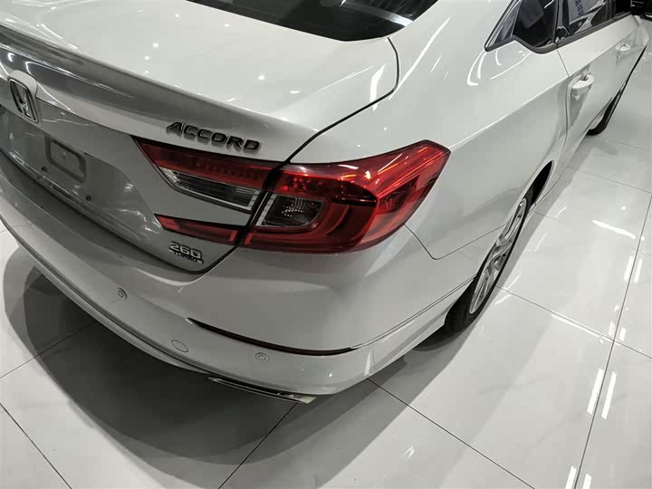 Фото 8 - Honda Accord